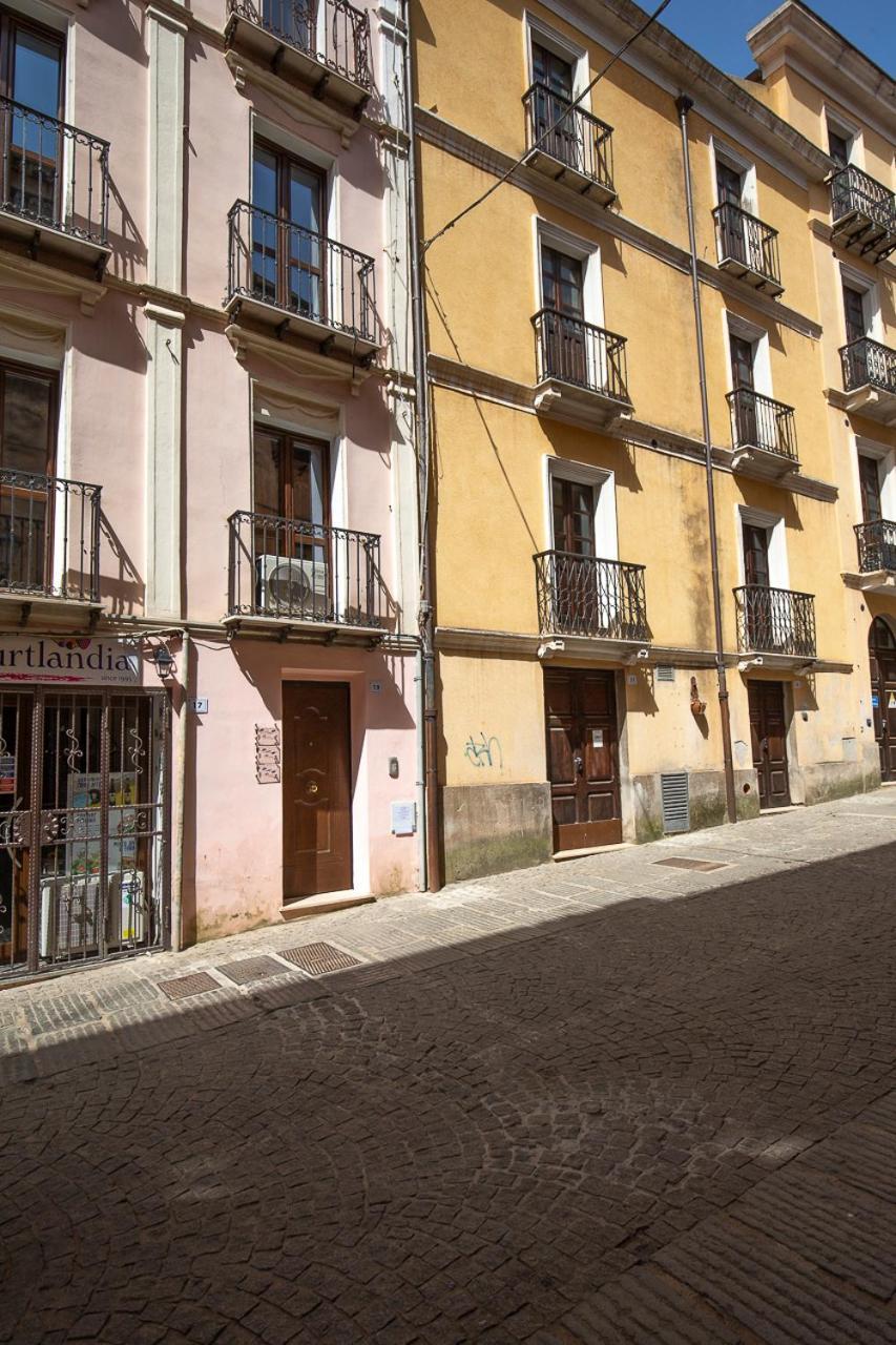 Via Cavour 19, Camere Del Conte 伊格莱西亚斯 外观 照片