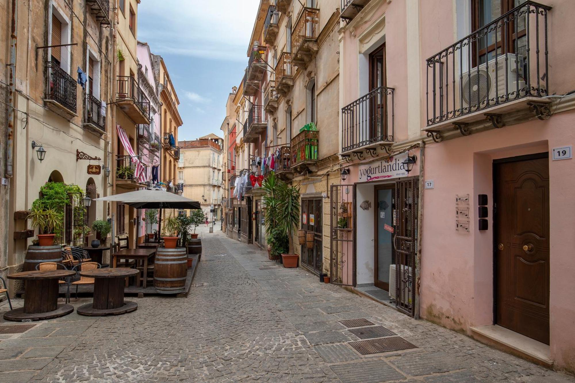 Via Cavour 19, Camere Del Conte 伊格莱西亚斯 外观 照片
